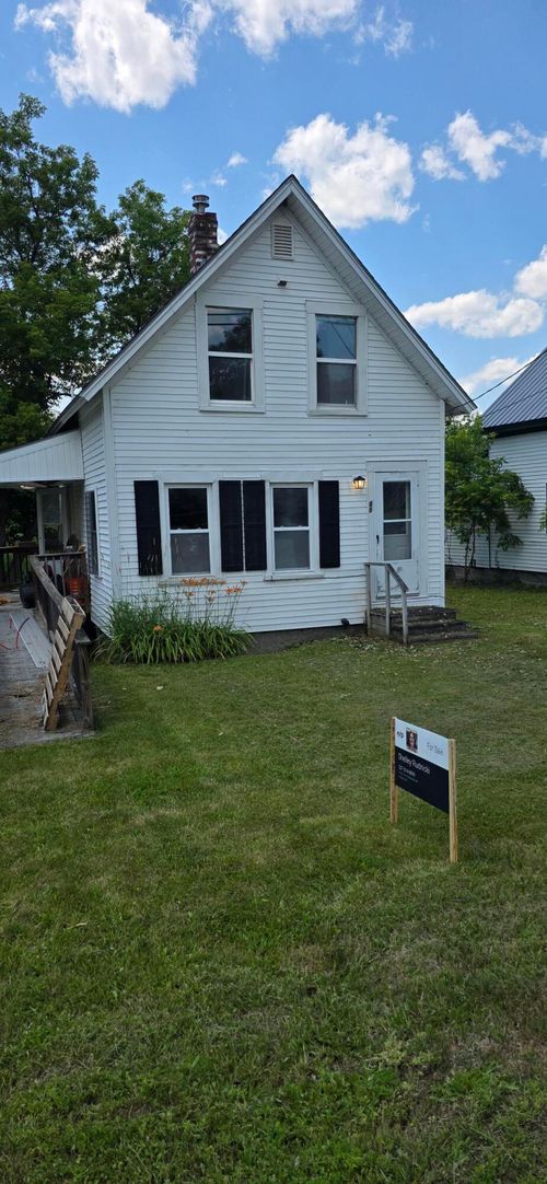 88 Commercial St, Hartland, ME, 04943-3713 | Card Image