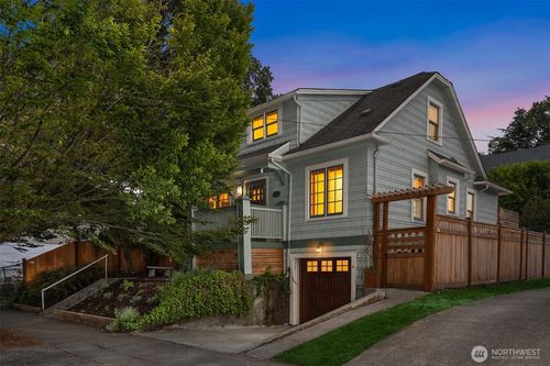 207 25th Avenue, Seattle, WA, 98122 | Card Image