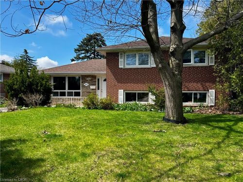 2075 Seabrook Dr, Oakville, ON, L6L2T8 | Card Image