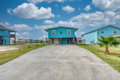 194 Sailfish Drive, House other with 2 bedrooms, 2 bathrooms and 4 parking in Rockport TX | Image 3