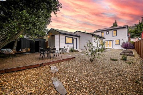 7555 Circle Hill Dr, Oakland, CA, 94605-3001 | Card Image