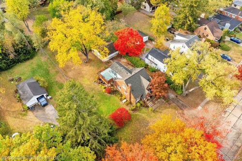 22627 Brookdale St, Farmington, MI, 48336-4119 | Card Image