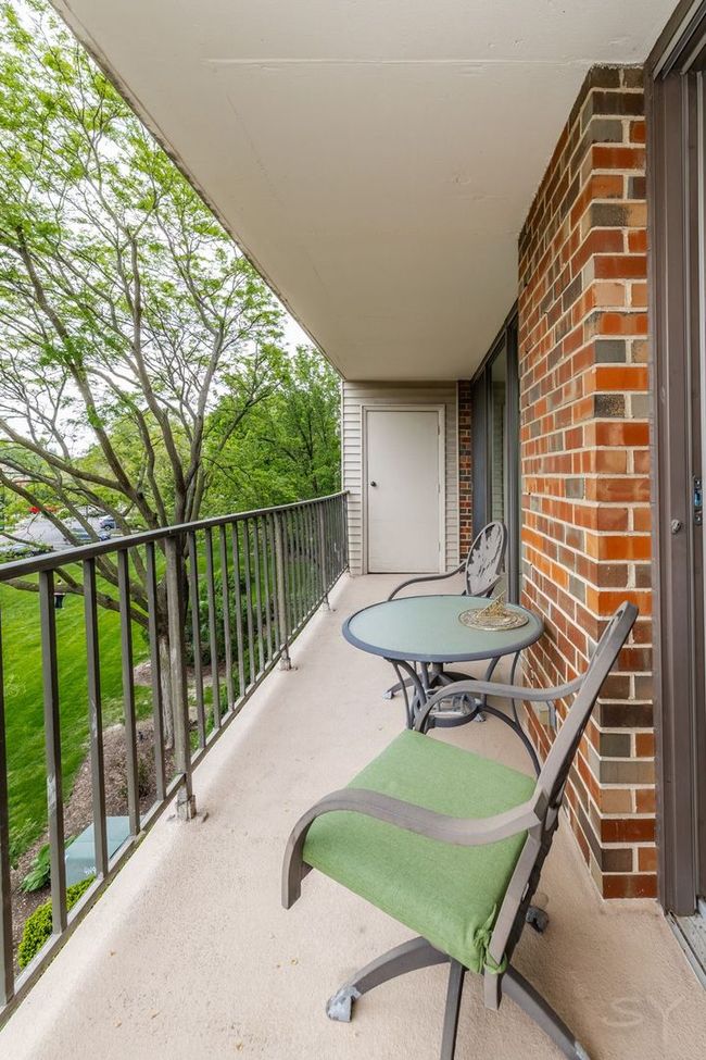 APT-301 - 2 S Atrium Way, Condo with 2 bedrooms, 2 bathrooms and 1 parking in Elmhurst IL | Image 20