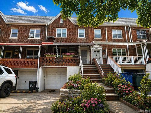 48-40 39th Street, New York, NY, 11104 | Card Image