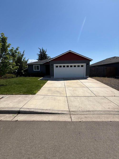 3852 Valley Meadows Drive, White City, OR, 97503 | Card Image