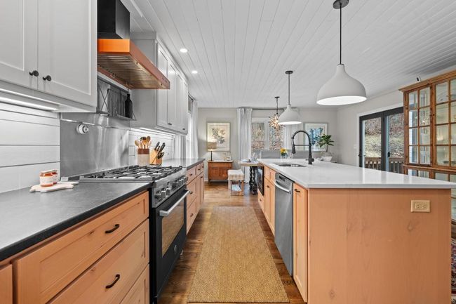 140 Lost Trl, House other with 3 bedrooms, 3 bathrooms and null parking in Highlands NC | Image 9