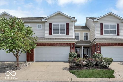 10905 Lemongrass Dr, Zionsville, IN, 46077-8577 | Card Image