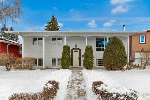 113 Brown Cres Nw, Calgary, AB, T2L1N4 | Card Image