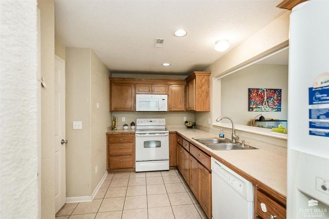 2018 Quail Run, Condo with 3 bedrooms, 3 bathrooms and null parking in Junction City KS | Image 7