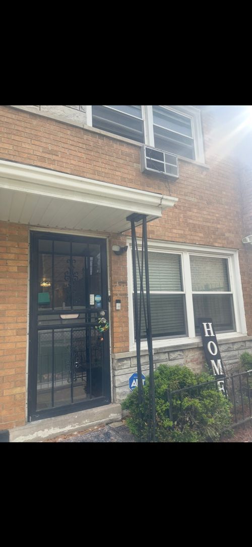 i-6950 Cregier Ave, Chicago, IL, 60649-1427 | Card Image