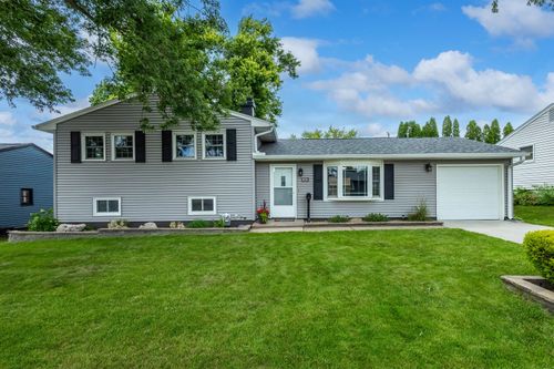 3026 W Rusholme St, Davenport, IA, 52804-2606 | Card Image