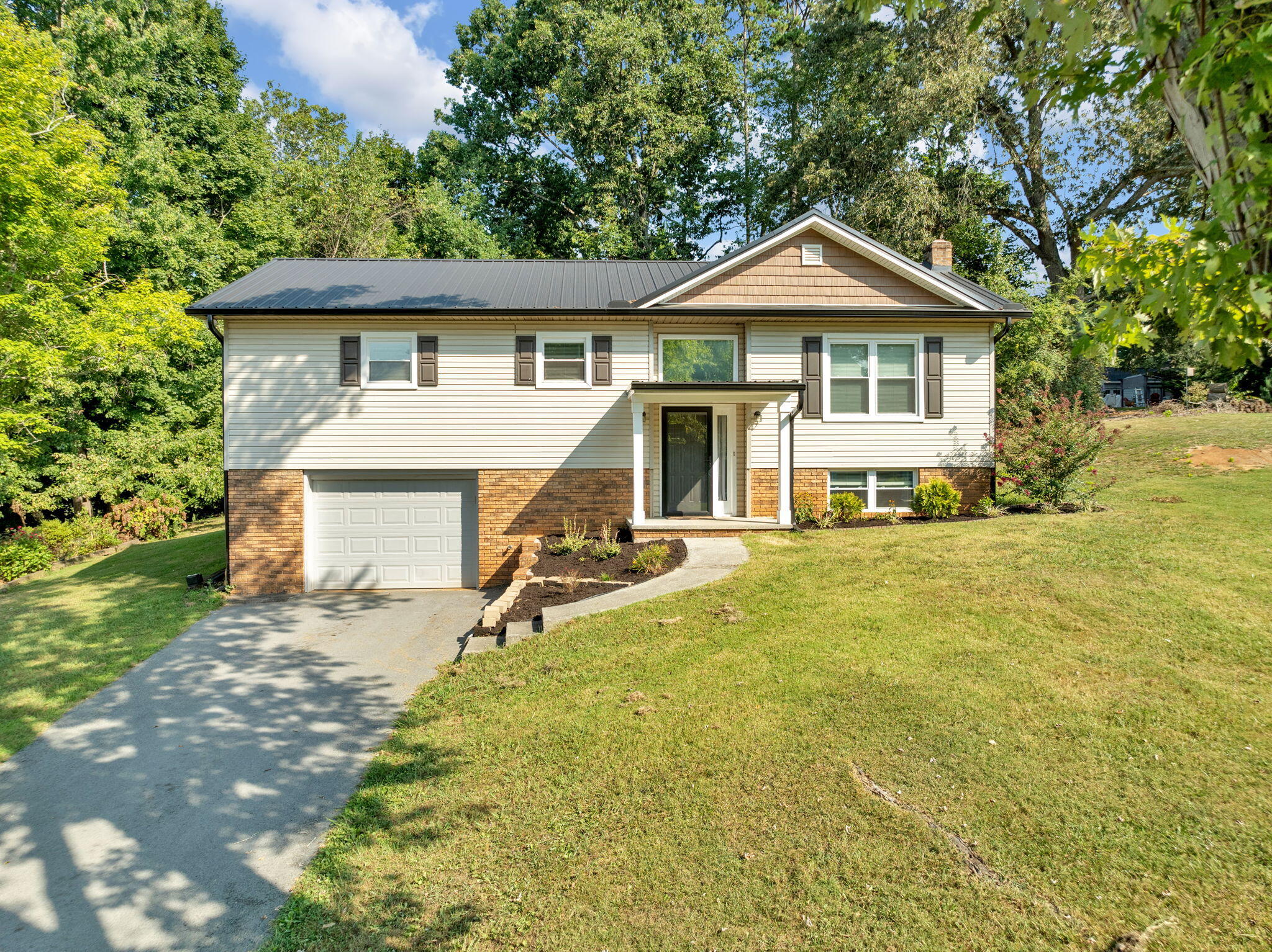 Dove St, Morristown, TN 37814