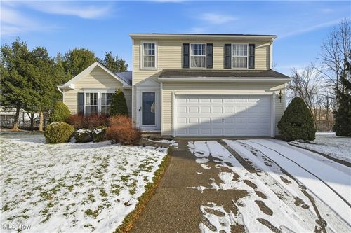 1906 Northgate Cir, Akron, OH, 44320-4227 | Card Image