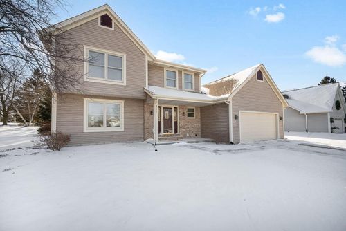 417 Deer Ridge Drive, West Bend, WI, 53095 | Card Image