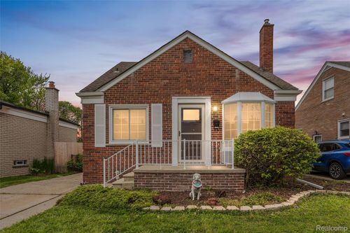 27935 Grant St, Saint Clair Shores, MI, 48081-1490 | Card Image
