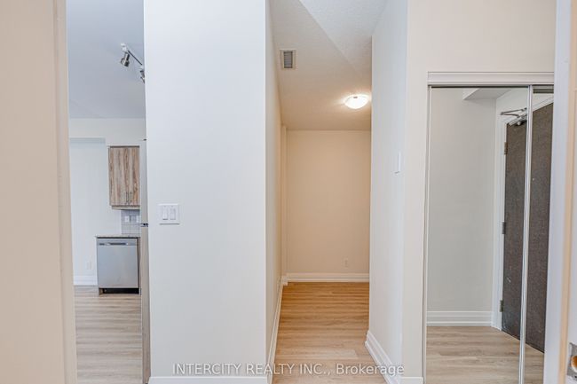 617 - 3600 Highway 7, Condo with 2 bedrooms, 1 bathrooms and 1 parking in Vaughan ON | Image 9