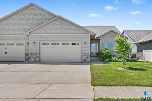 3905 E 68th St Street, Sioux Falls, SD, 57108-3809 | Card Image