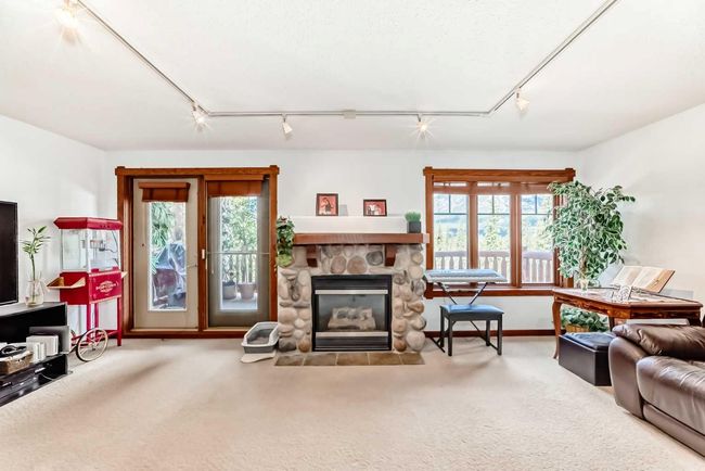 205 - 150 Crossbow Pl, Condo with 3 bedrooms, 2 bathrooms and 1 parking in Canmore AB | Image 4