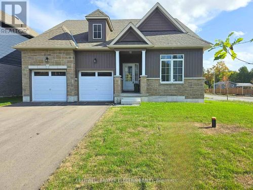 3 Hillcroft Way, Bobcaygeon, ON, K0M1A0 | Card Image