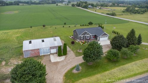 21491 8th Ave, Conklin, MI, 49403-9524 | Card Image