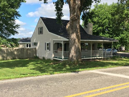 125 N 2nd St, Malta, IL, 60150-9708 | Card Image