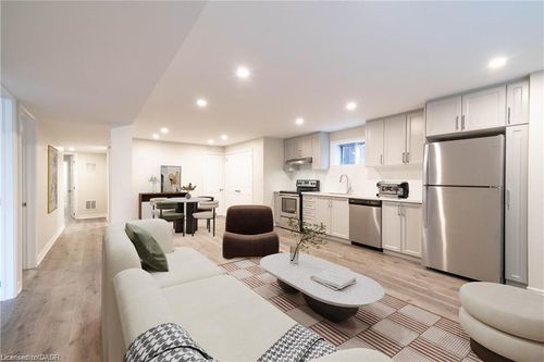 2-347 Clifton Downs Rd, Hamilton, ON, L9C7A8 | Card Image
