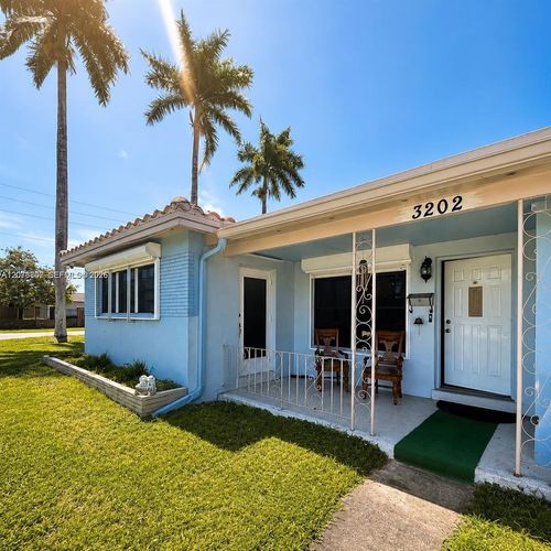 3202 Pierce St, Hollywood, FL, 33021-6134 | Card Image