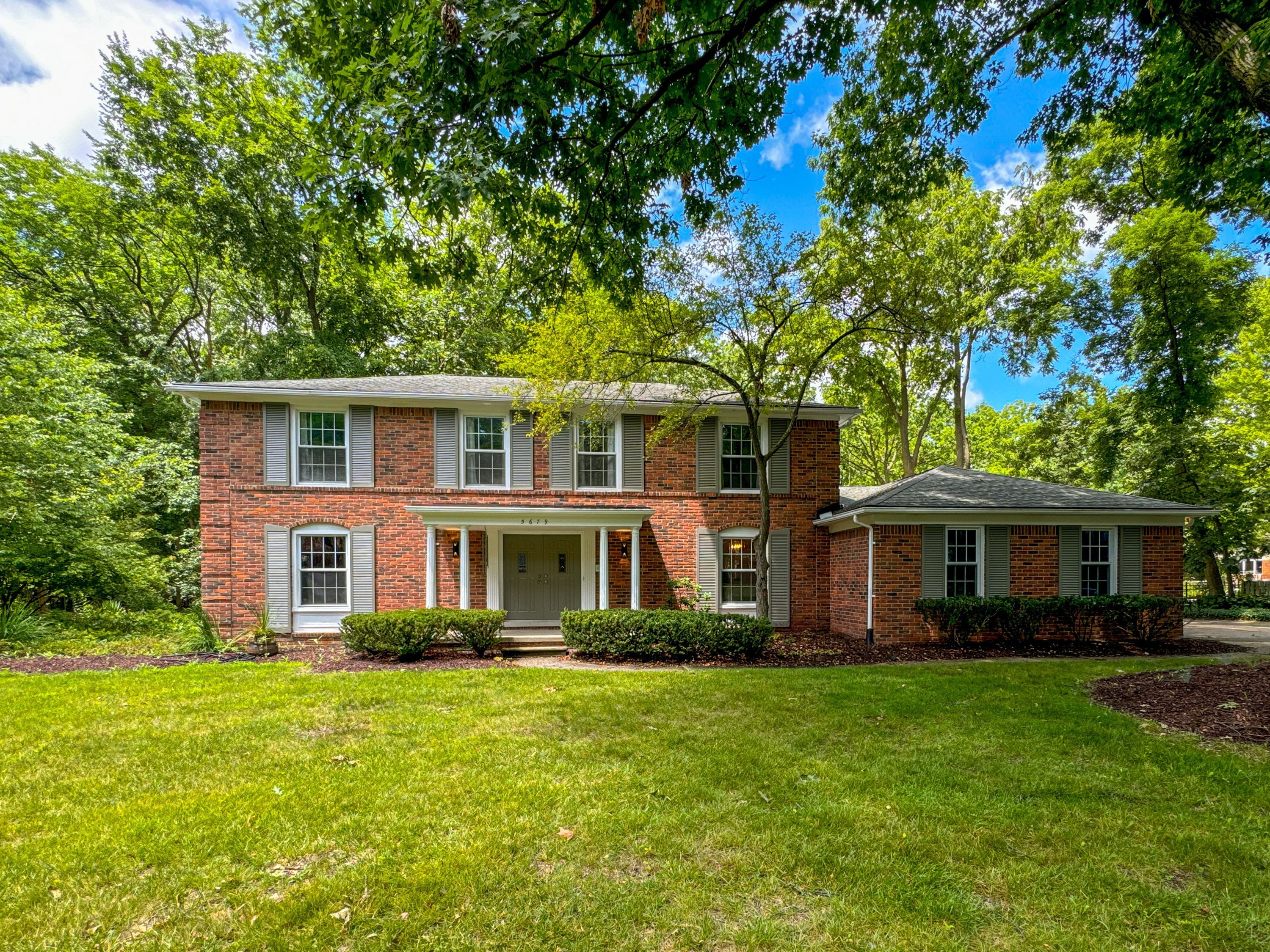 Hunters Gate Dr, Troy, MI 48098