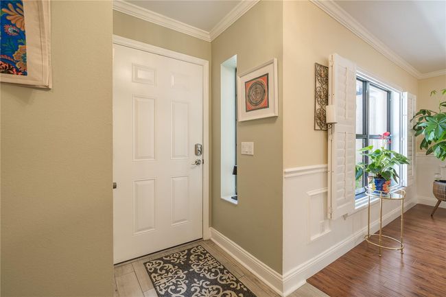 entry foyer | Image 12