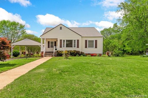 324 Hutcheson Ave, Chase City, VA, 23924-1820 | Card Image