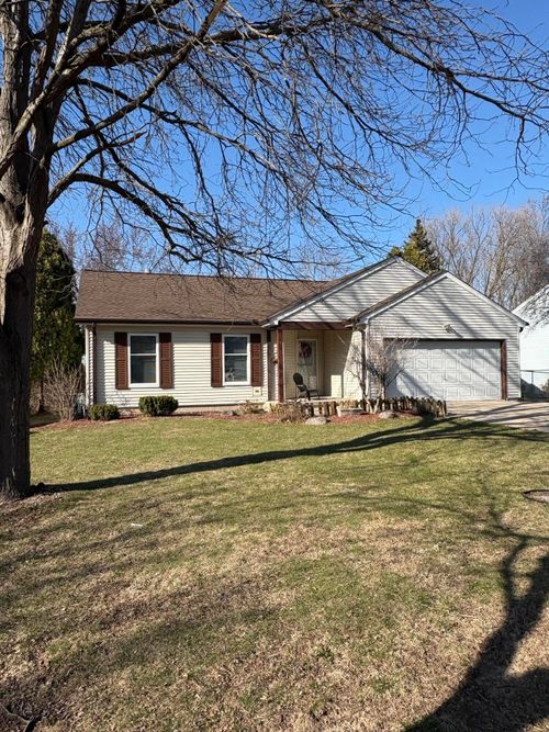 9334 W Clovernook St, Milwaukee, WI, 53224-5211 | Card Image