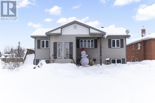 602 Connaught Ave, Sault Ste. Marie, ON, P6C2E2 | Card Image