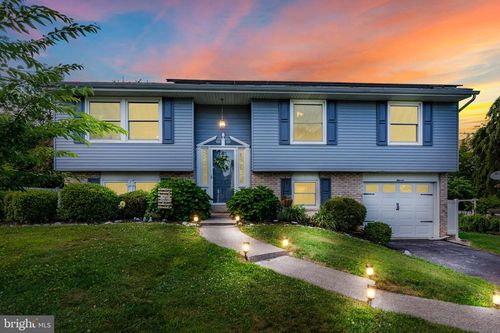 11 Manor Dr, MECHANICSBURG, PA, 17055-6134 | Card Image