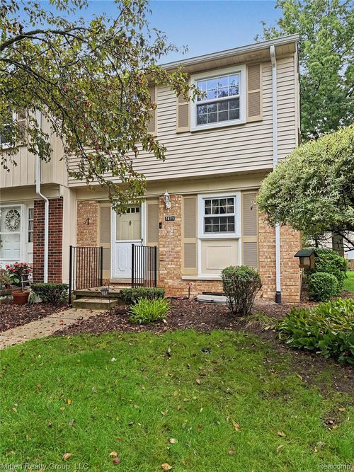 1699 Brentwood Dr, Troy, MI, 48098-2716 | Card Image