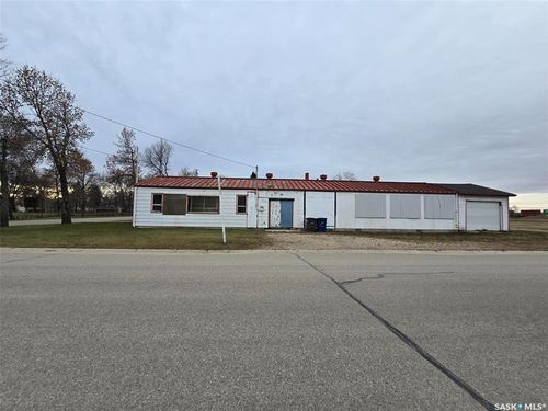 250 4 Ave, Broadview, SK, S0G2S0 | Card Image