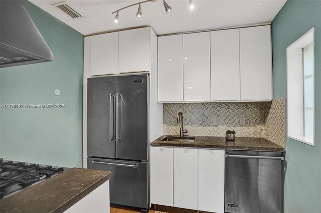 2462 Sw 22 Nd Ter, House other with 3 bedrooms, 2 bathrooms and null parking in Miami FL | Image 13