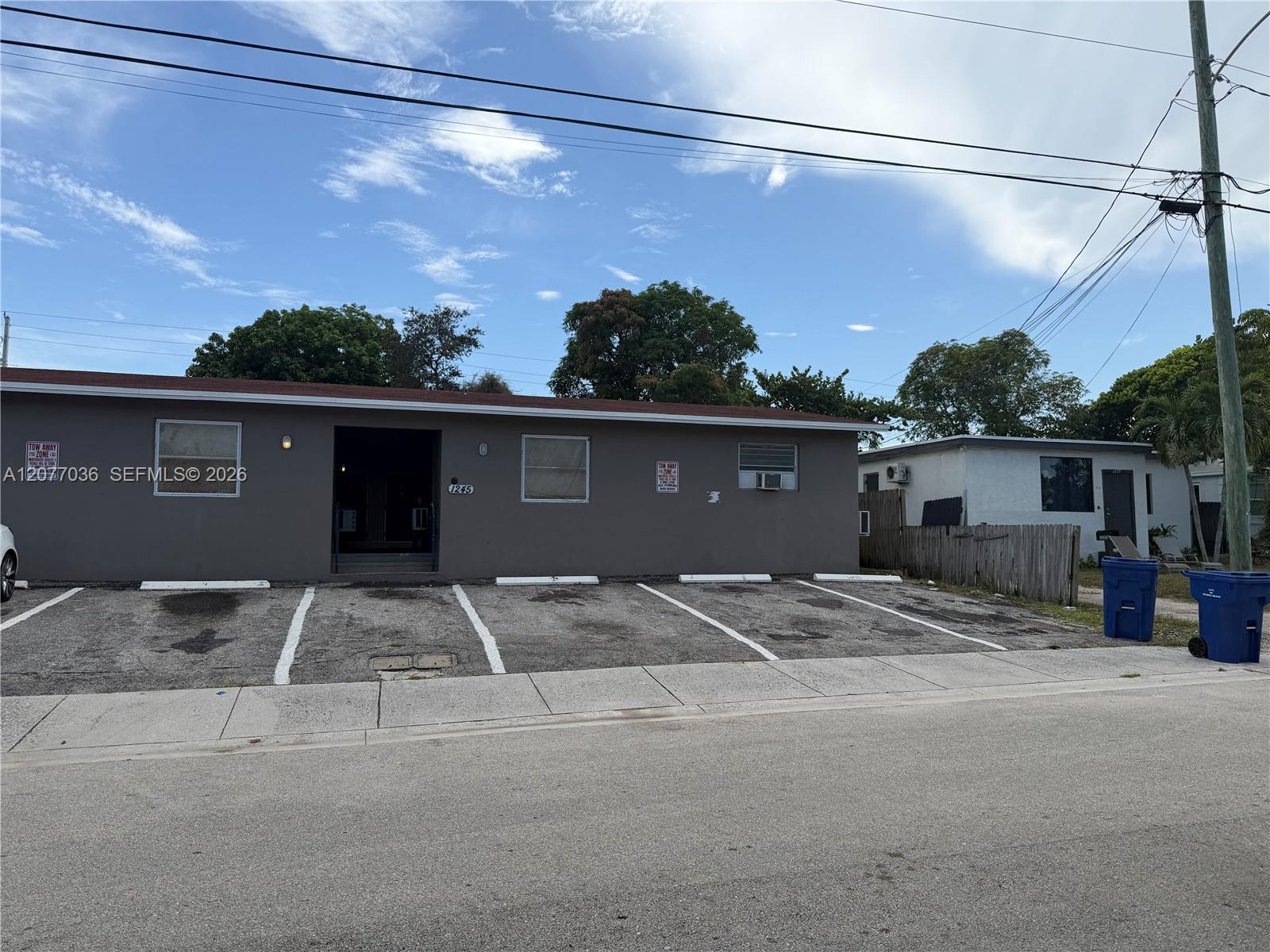Residential Lease in Riviera Beach 4