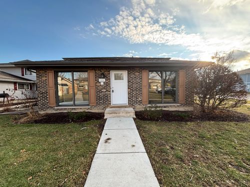1-2S739 Winchester Cir W, Warrenville, IL, 60555 | Card Image