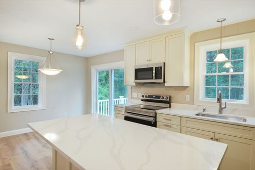 137 Highland St, Middleboro, MA, 02346-3407 | Card Image