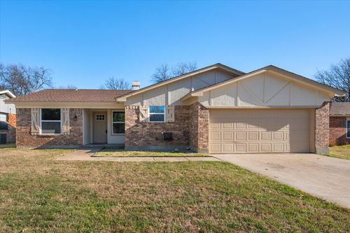 520 Nw Charlyne Drive, Burleson, TX, 76028 | Card Image