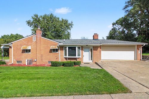 1085 Queen Ct, Milford, MI, 48381-1776 | Card Image
