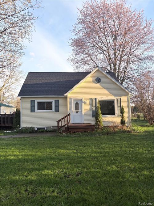 1135 W M 36, Pinckney, MI, 48169-9610 | Card Image