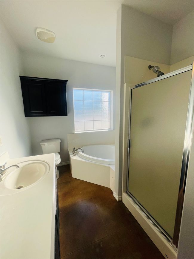 103 W 6 Th St, House other with 3 bedrooms, 3 bathrooms and null parking in Lindsay TX | Image 9
