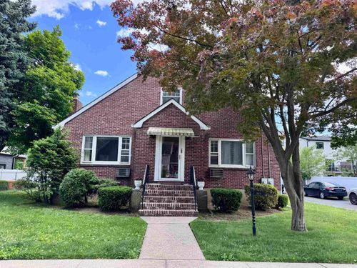 816 Kingsland Ln, Fort Lee, NJ, 07024-1527 | Card Image