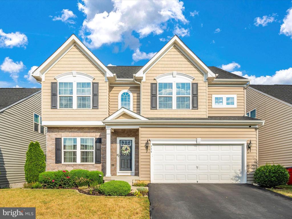 Tollerton Trl, Falling Waters, WV 25419