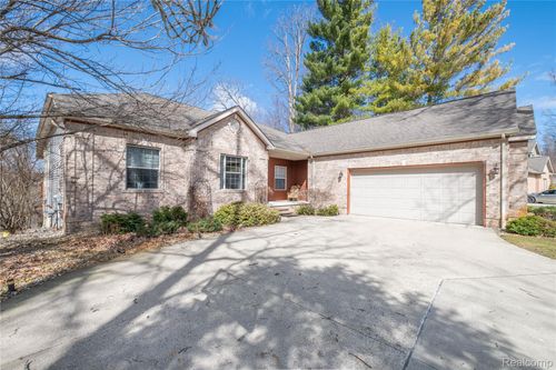 4204 Pavilion Ct, Fenton, MI, 48430-9169 | Card Image