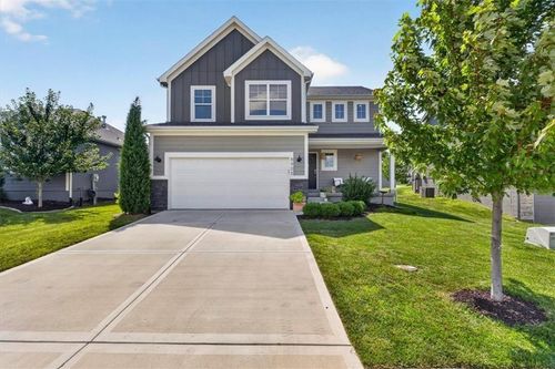 8905 8th St, Blue Springs, MO, 64064-7835 | Card Image