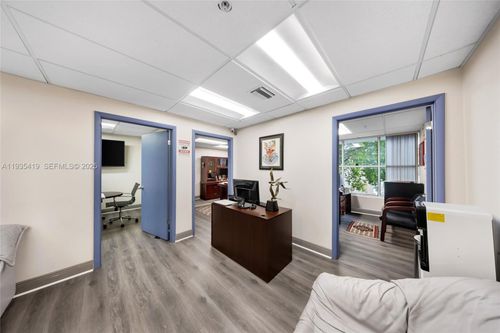 7657 50th St, Miami, FL, 33166-4701 | Card Image