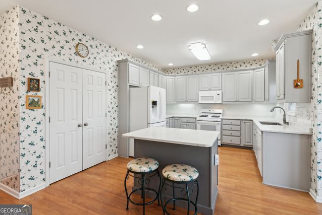 340 Ruby Forest Pkwy, House other with 4 bedrooms, 3 bathrooms and 2 parking in Suwanee GA | Image 16
