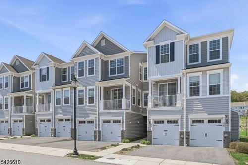 102 Sequoia Dr, Cedar Grove, NJ, 07009-2307 | Card Image